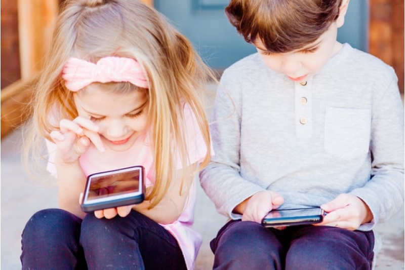 Mobiteli i djeca - kako utječu na dječji razvoj?
